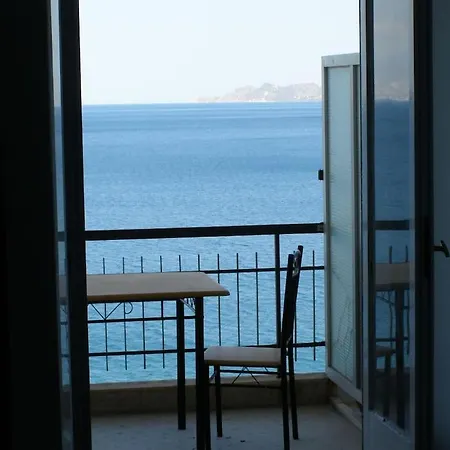 Studio With Sea View Loutraki  Exterior photo
